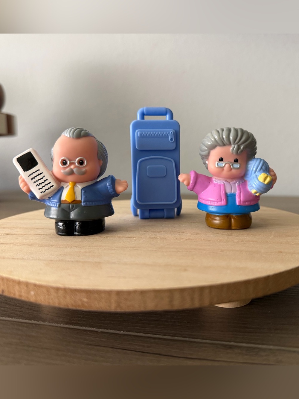 COMPLETE 2009 Fisher Price Little People Grandparent Set P8718